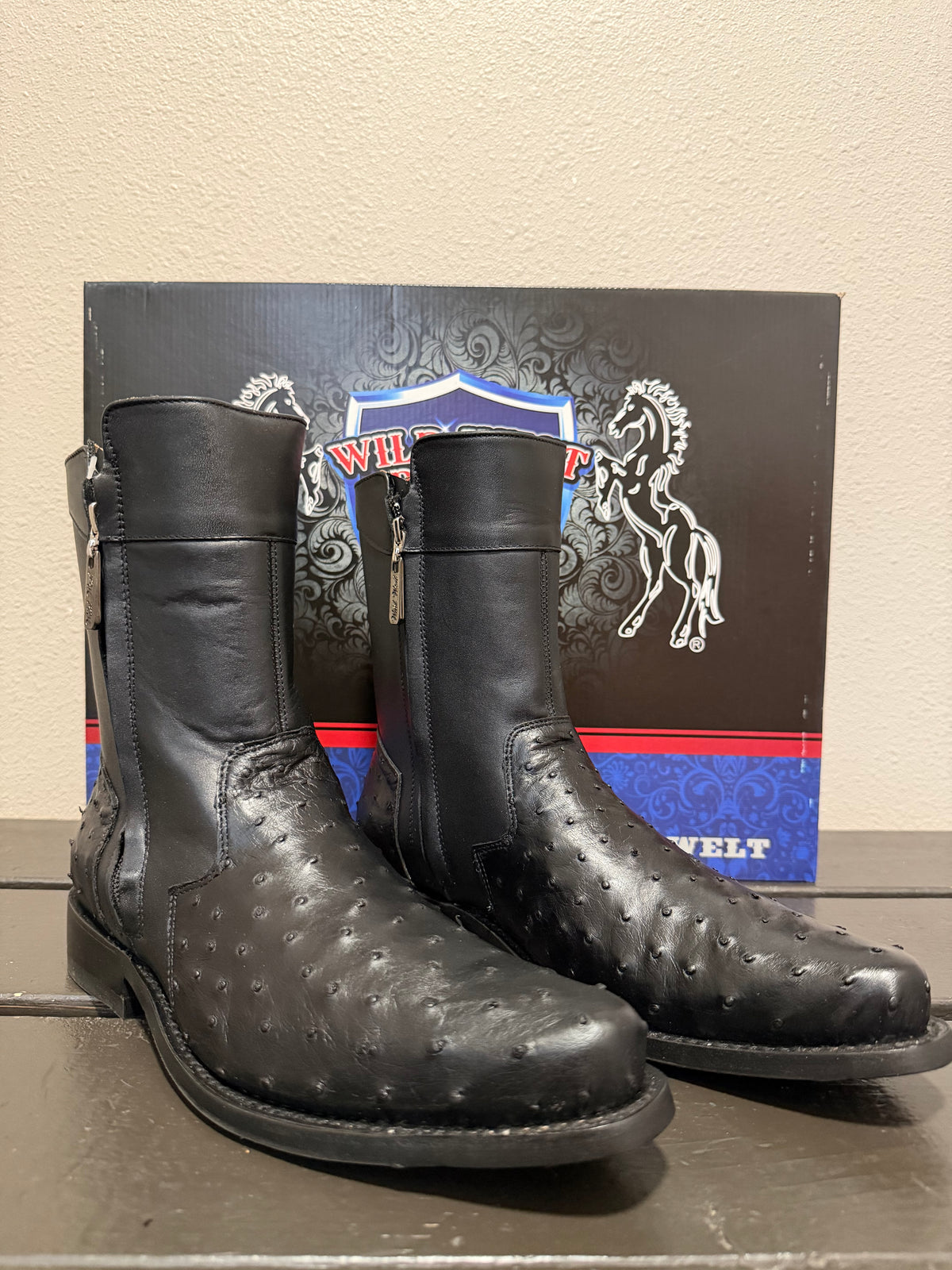 Wild West Ostrich Milano Low Shaft Black